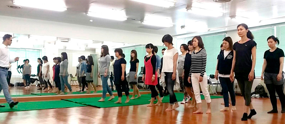 美しく立ち・美しく歩く！まずは、理論から学びます！